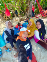 REKREASI DI PANTAI MADUDUNU DESA TUAKARA